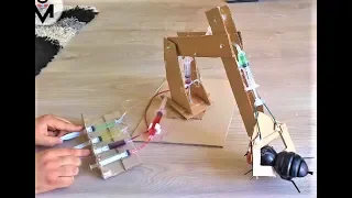 DIY Hydraulic Powered Robotic Arm from Cardboard