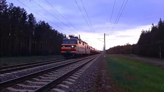 ВЛ80С-562 с грузовым поездом
