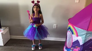 Little Giraffe shows magic tricks for kids | Fun activity for kids at home
