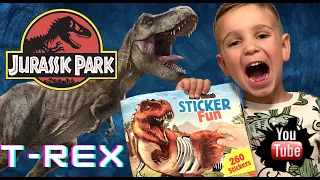 Dinosaurios de Jurassic World en pegatinas | Abrimos un huevo de dinosaurio | El diario de Max