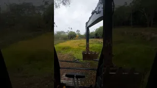 limpando tanque de peixes escavadeira hidráulica op iago