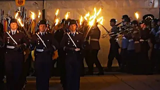 Preußischer Zapfenstreichmarsch: Ausmarsch des Wachbataillons der Bundeswehr - Großer Zapfenstreich