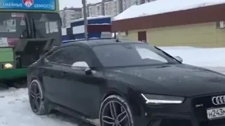 Audi RS7 Quattro - Pulls BUS out of Snow!