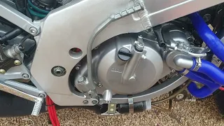 Suzuki RGV250 VJ22 First start after finding solution to gearbox issue.