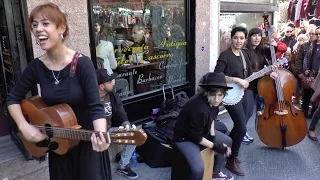 The Dawlins: "Walk On The Wild Side" - Busking in El Rastro, Madrid