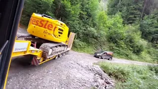 Buscando a escavadeira 380 na Montanha (Abholen der Bagger 380 von dem Berg)