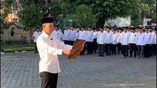 Pembacaan UUD 1945 apel Upacara