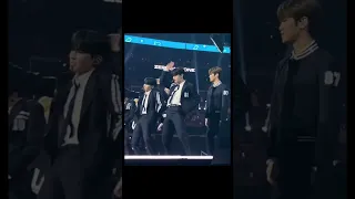 jiwoong and hanbin dancing to that that🔥 #kpop #zerobaseone #sunghanbin #kimjiwoong #zhanghao #kcon