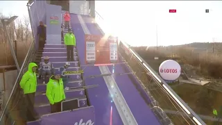 Piotr Zyla stürzt beim Skisprung Auftakt in Wisla