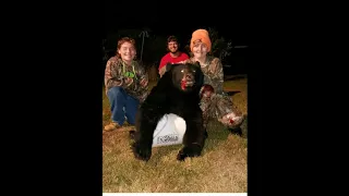 14 year old girl kills big bear with a 270 bolt action rifle!!!!!!!!