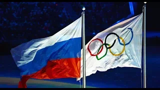 Журналистка развернула флаг России, наплевав на запрет МОК