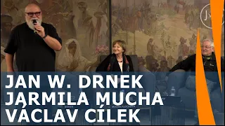 Alfons Mucha - nová odhalení. Jan W. Drnek, Jarmila Mucha Plocková a Václav Cílek s Petrem Horkým