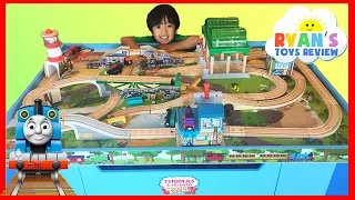 Thomas and Friends Wooden Railway Knapford Station and Tidmouth's Tipping Bridge