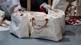 The process of mass production of canvas bags, producing 40000 pieces per day