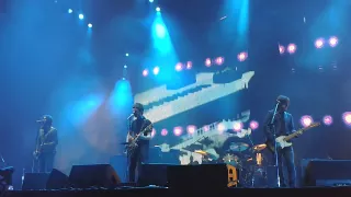 Noel Gallagher's High Flying Birds - You Know We Can't Go Back (live @O2 Arena, London)