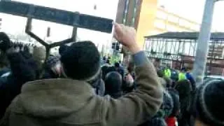 manchester united fans fight leeds fans