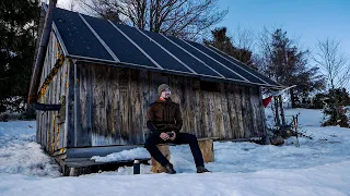 Zimowa noc w chacie pasterskiej z widokiem na Tatry. Beskid Żywiecki