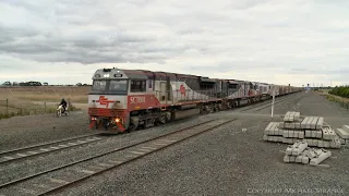 SCT 3PM9 Freight Train Racing A Dirt Bike (16/4/2021) - PoathTV Australian Railways