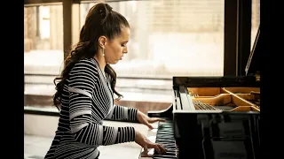 Debussy L´isle joyeuse Inga Fiolia piano recital Lincoln Center New-York City Klavierabend