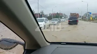 Дороги "исчезли" в Южно-Сахалинске во время циклона
