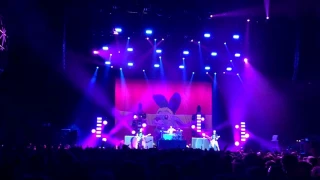 [LIVE] Blink 182 - She´s Out Of Her Mind (Frankfurt/Festhalle 12.Jun 2017) iPhone 6 (60FPS)