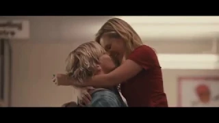 Status Update - Kyle and Dani kiss scene (Ross Lynch and Olivia Holt)