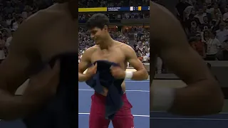 Shirtless Alcaraz gets crowd going WILD! 😂