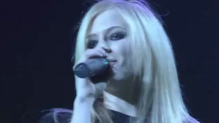Avril Lavigne - Unwanted Bonez Tour