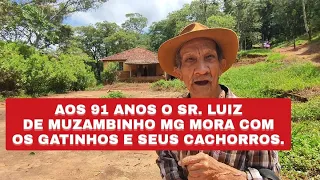 ELE TEM 91 ANOS E NUNCA SE CASOU - MORA COM OS GATOS E OS CACHORROS DE ESTIMAÇÃO.