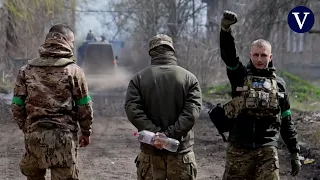 Listos para los peligrosos combates en Bajmut: soldados ucranianos se adentran en la ciudad