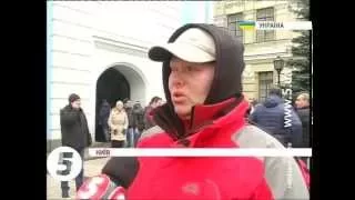 Майдан на Михайлівській. День-вечір. Сюжет