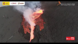 30/10/21 D Fascinante punto de emisión de lava muy fluida entrando por tubo Erupción La Palma IGME