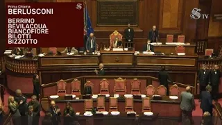 Senato, «Berlusconi assente»: l’applauso dell’Aula