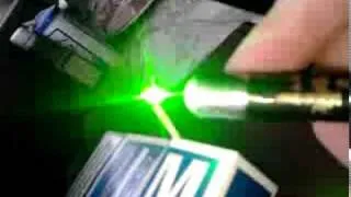 laserpointer enzündet zündholz