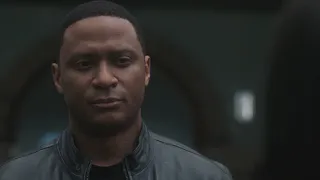 Diggle Inspires Kelly to Become Guardian - Supergirl 6x12 | Arrowverse Scenes