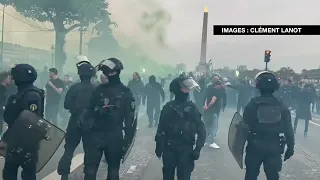 THE MACCABI HAIFA ULTRAS INVADE THE CHAMPS ELYSEES AGAINST PSG!  ( GREAT ATMOSPHERE )