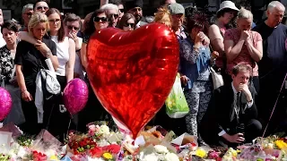 Manchester bombing: U.K. observes moment of silence