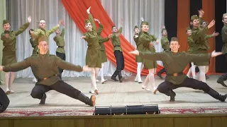 Солдатская плясовая образц  хор  ансамбль Озорная молодость
