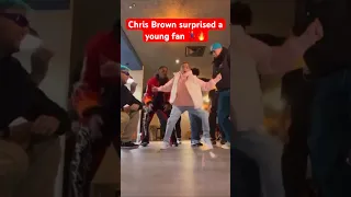 #ChrisBrown and his dance crew surprised a young fan by pulling up and joining their #TikTok 🕺🔥