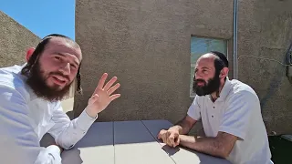 א שמוס מיט ר' עזרא באדאנסקי וואס האט געוויילט דעם יום טוב פסח אין קאסע גראנדע אריזאנע