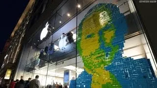 Apple pauses to remember Steve Jobs