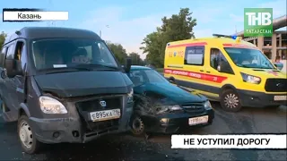 Два человека пострадали в серьезной аварии на ул.Тэцевская в Казани | ТНВ