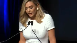 Elizabeth Olsen récompensée au Festival de Deauville - Part.2