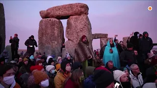 Stonehenge revelers bring in the winter solstice