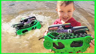 Playing with Hot Wheel Monster Truck, toy review monster truck hotwheel