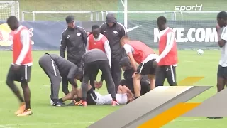 Keitas übles Revanchefoul sorgt für Trainingsabbruch bei RB Leipzig | SPORT1