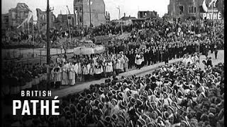 Corpus Christi In Cologne (1947) / Prozession durch Köln