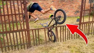 ВЛЕТІВ ГОЛОВОЮ в ЧУЖИЙ ДВІР через огорожу на BMX