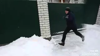 Прыжки в снег.