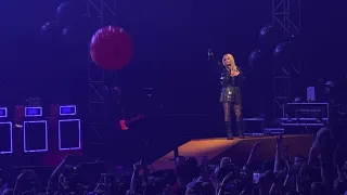 Avril Lavigne - I'm With You (live in Prague 2023)